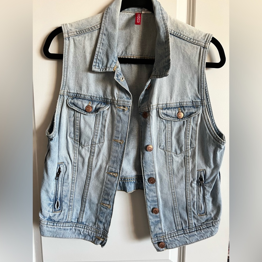 Light Wash Denim Vest - Women's Sleeveless Jacket